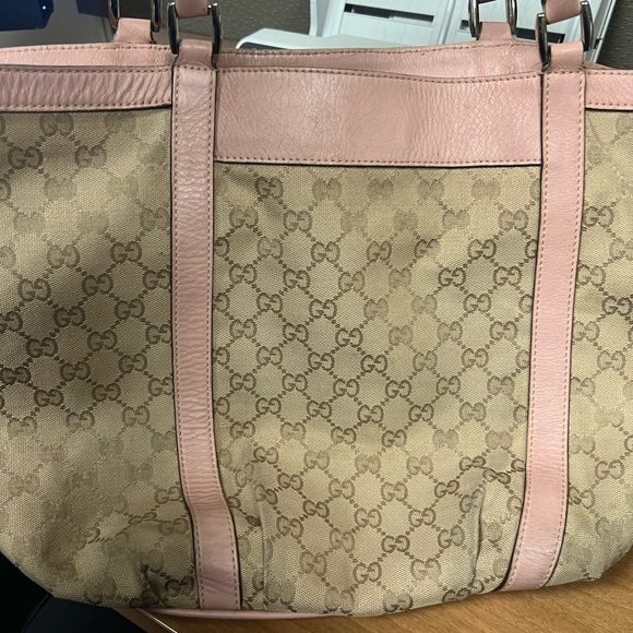 Gucci Pink and Tan Shoulder Bag with Signature Monogram - Picture 2 of 6
